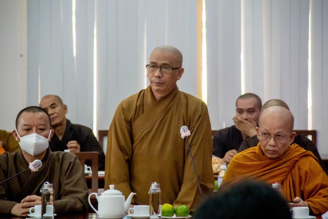Thượng tọa Thích Tâm Chơn phát biểu tại buổi họp mặt