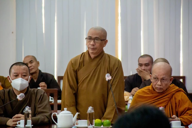 Thượng tọa Thích Tâm Chơn phát biểu tại buổi họp mặt Thượng tọa Thích Tâm Chơn phát biểu tại buổi họp mặt