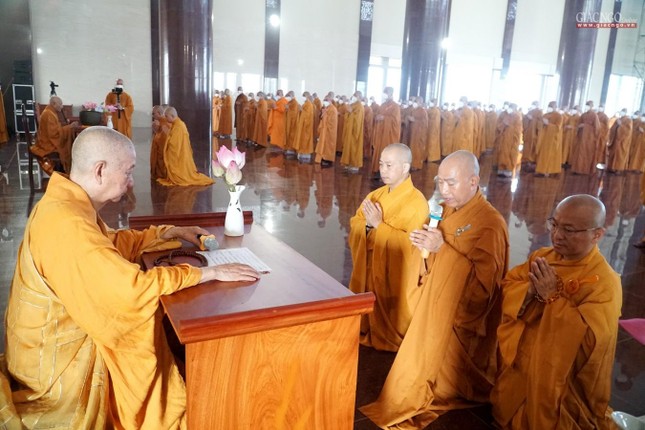 Chư tôn đức Hội đồng Điều hành tác bạch đối thú