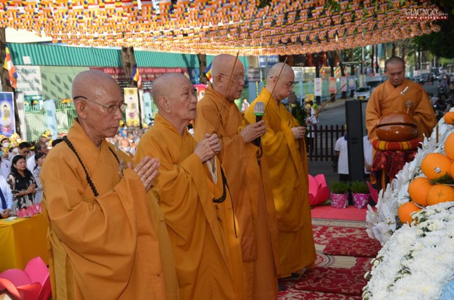 Hướng về ngày đản sanh của đức Từ phụ