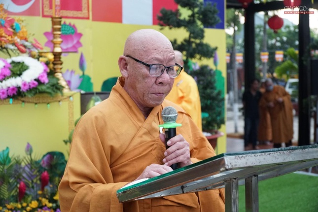 Hòa thượng Thích Huệ Thông đọc Diễn văn Phật đản của Hòa thượng Hội đồng Trị sự