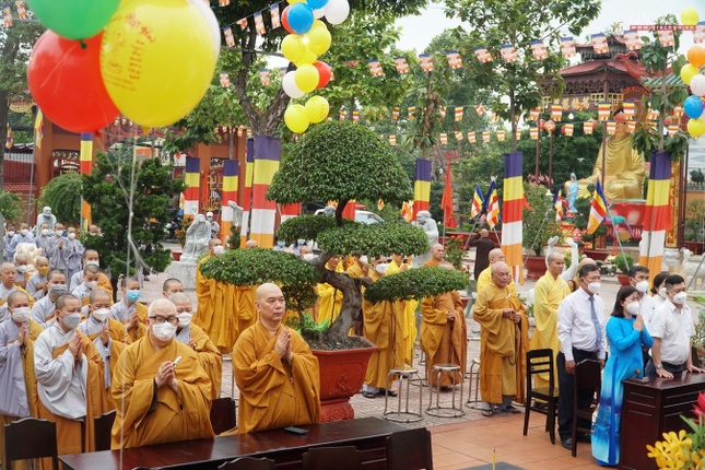 Cùng hướng tâm cầu nguyện cho đất nước phát triển, nhân dân an lạc