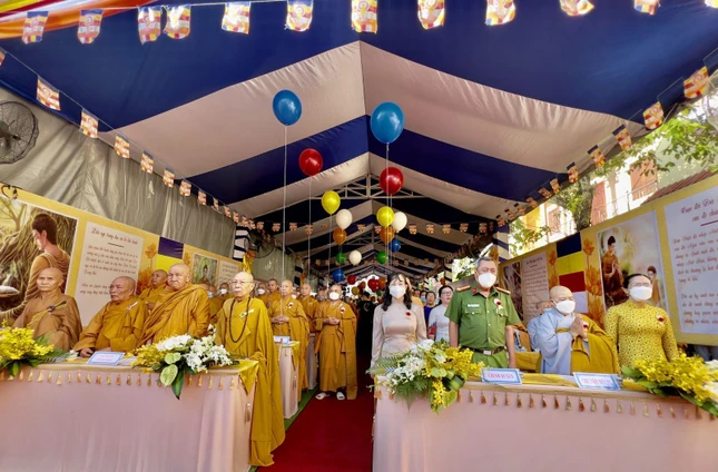 Chư tôn đức Tăng, Ni và lãnh đạo chính tham dư