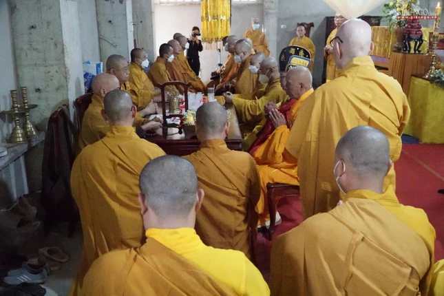 Môn đồ pháp quyến tác bạch cung thỉnh chư tôn đức quang lâm hộ niệm lễ nhập kim quan Môn đồ pháp quyến tác bạch cung thỉnh chư tôn đức quang lâm hộ niệm lễ nhập kim quan