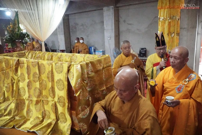 Sái tịnh kim quan Sái tịnh kim quan