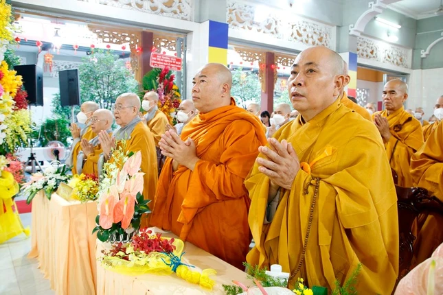 Phật về mở cửa vô minh Phật về mở cửa vô minh