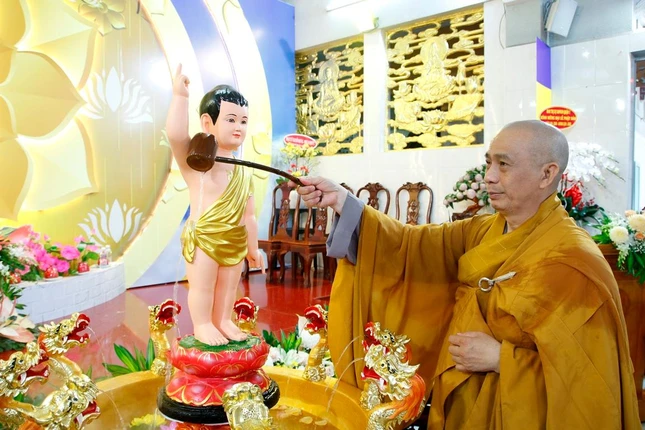 Nay con được tắm cho Như Lai Nay con được tắm cho Như Lai