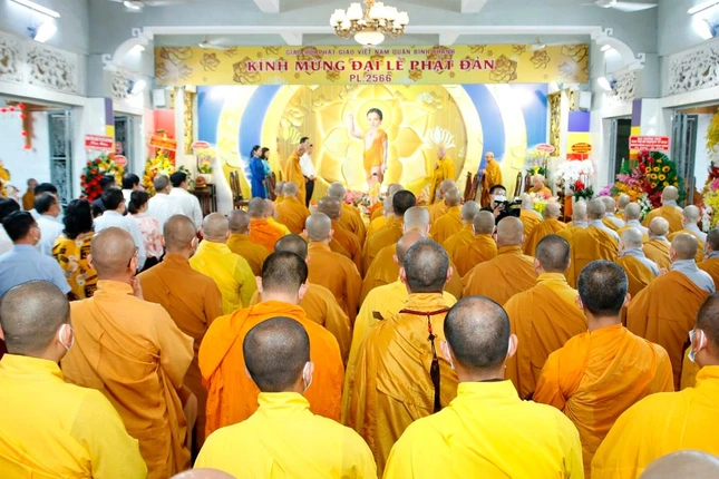 chư tôn đức và các đạo tràng cừng hướng về sơ sanh bảo tướng mừng ngày đản sanh chư tôn đức và các đạo tràng cừng hướng về sơ sanh bảo tướng mừng ngày đản sanh