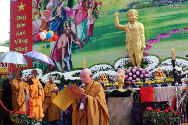 Hòa thượng Thích Như Tín tuyên đọc Thông điệp của Trưởng lão Quyền Pháp chủ GHPGVN