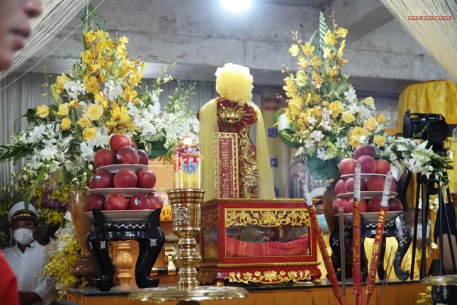 Bát, y truyền lại tôn thờ mai sau Bát, y truyền lại tôn thờ mai sau