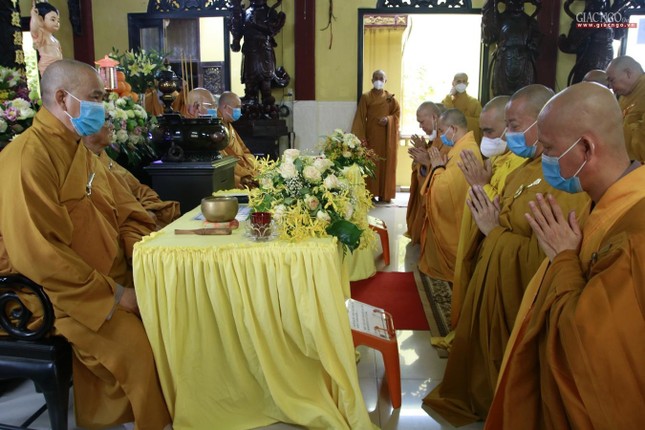 Chư Tăng thứ thứ tự 3 vị tác pháp tại chùa Bửu Liên quận Bình Thạnh Chư Tăng thứ thứ tự 3 vị tác pháp tại chùa Bửu Liên quận Bình Thạnh