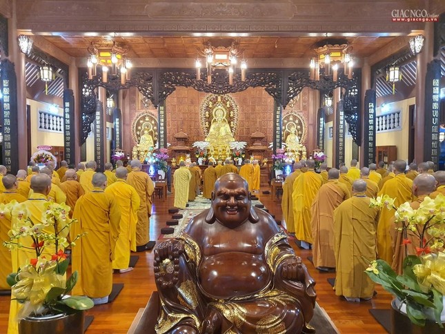 An cư kiết hạ là thời gian để chư tôn đức Tăng, Ni thúc liễm thân tâm, trao dồi giới đức An cư kiết hạ là thời gian để chư tôn đức Tăng, Ni thúc liễm thân tâm, trao dồi giới đức