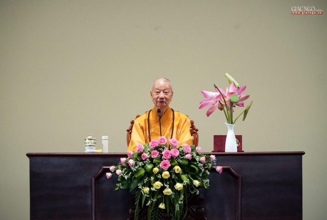 Trưởng lão Hòa thượng Quyền Pháp chủ GHPGVN quang lâm chứng minh và có thời pháp thoại sách tấn trước toàn thể chư Tăng Ni Hội đồng Điều hành, giảng viên và Tăng Ni sinh viên