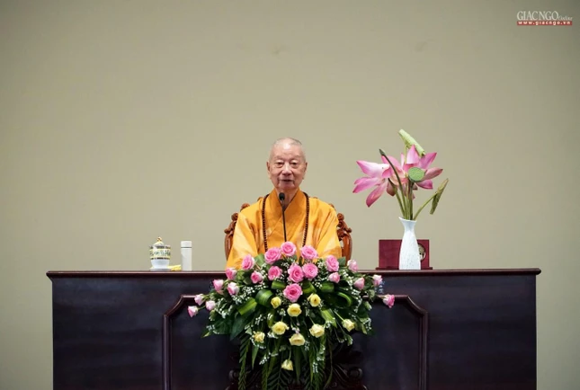 Trưởng lão Hòa thượng Quyền Pháp chủ GHPGVN quang lâm chứng minh và có thời pháp thoại sách tấn trước toàn thể chư Tăng Ni Hội đồng Điều hành, giảng viên và Tăng Ni sinh viên