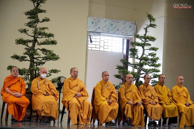 Chư tôn đức Hội đồng Điều hành tham dự