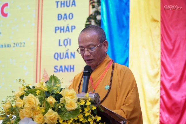 Hòa thượng Thích Quảng Hà, Phó Chủ tịch Hội đồng Trị sự, Trưởng ban Trị sự GHPGVN tỉnh Nam Định phát biểu tham luận