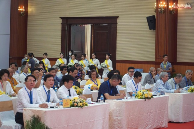 Lãnh đạo chính quyền và các nhà học giả tham dự