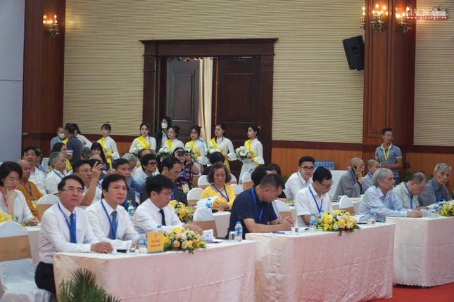 Lãnh đạo chính quyền và các nhà học giả tham dự