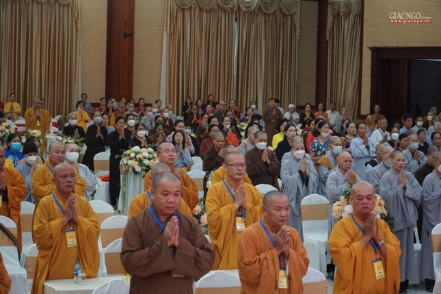 Tăng , Ni và Phật tử tham dự phiên bế mạc hội thảo