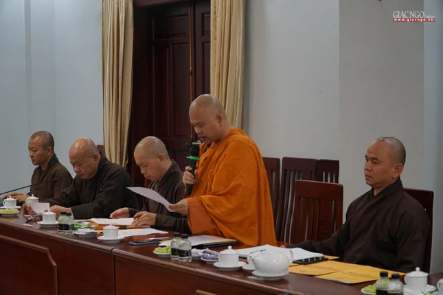 Thượng tọa Thích Giác Hoàng, Phó Tổng Thư ký kiêm Chánh Văn phòng, phụ trách đào tạo kiến nghị đổi thời gian dạy