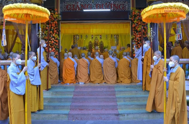 Kim quan Ni trưởng tôn trí tại giảng đường Quan Âm tu viện