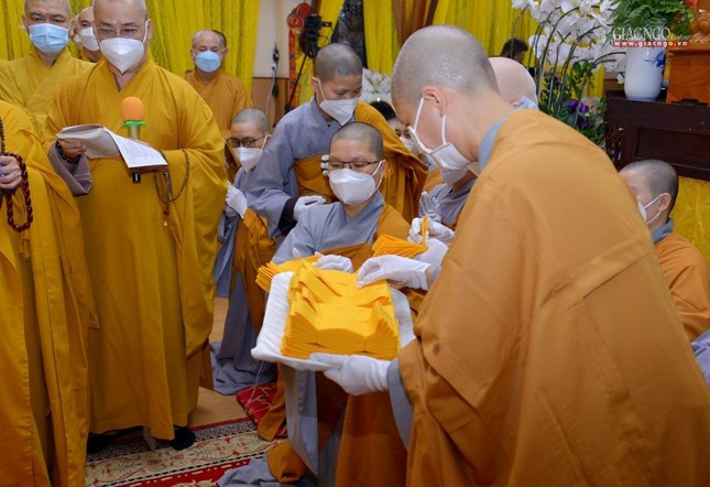 Môn đồ pháp quyến thọ tang báo đáp thâm ân hóa độ đối với Ni trưởng tân viên tịch