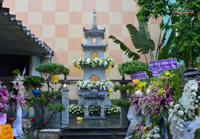 Bảo tháp nơi an trí Linh cốt cố Ni trưởng tại khuôn viên Quan Âm tu viện