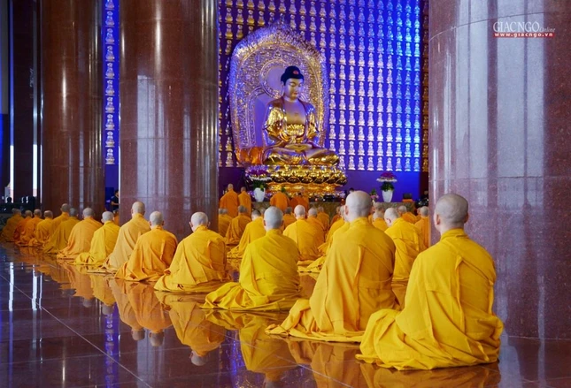 Ngài cũng tham dự một số khóa lễ chung