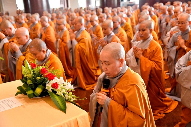 Ni sư Thích nữ Như Nguyệt hướng dẫn chư Ni tác pháp Tự tứ Ni sư Thích nữ Như Nguyệt hướng dẫn chư Ni tác pháp Tự tứ