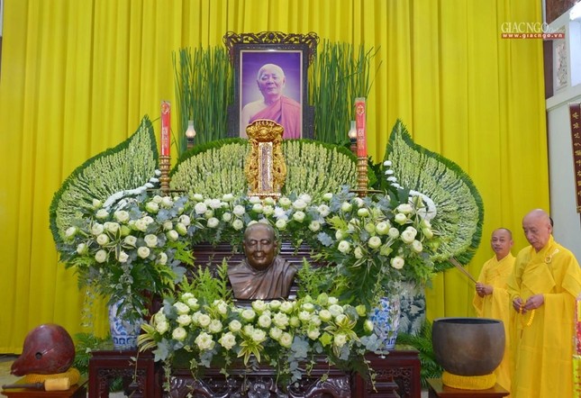 Tôn dung của Trưởng lão Hòa thượng được tôn trí tại giảng đường của thiền viện Vạn Hạnh Tôn dung của Trưởng lão Hòa thượng được tôn trí tại giảng đường của thiền viện Vạn Hạnh