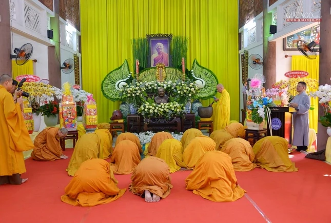 Đảnh lễ niệm thâm ân bậc giáo phẩm đã phụng sự cho Đạo pháp và Dân tộc