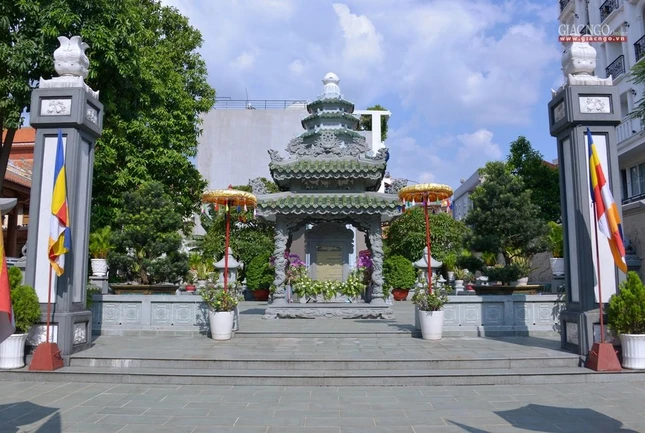 Bảo tháp Pháp Lạc - nơi lưu giữ nhục thân của Trưởng lão Hòa thượng trong khuôn viên thiền viện Vạn Hạnh