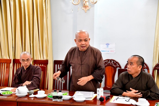 Thượng tọa Thích Chơn Minh phát biểu Thượng tọa Thích Chơn Minh phát biểu