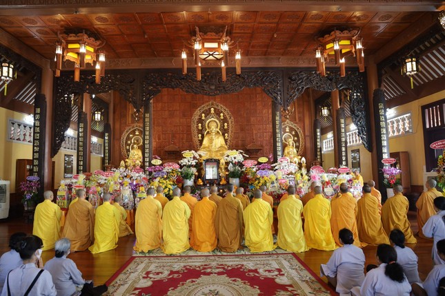 Nhiều thế hệ học Tăng thọ ân giáo dưỡng đã vân tập về tưởng niệm