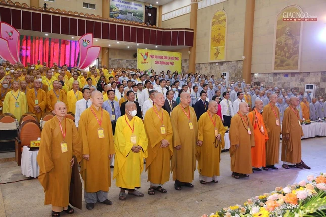 Chư tôn đức chứng minh và chủ tọa đại hội chào Phật kỳ