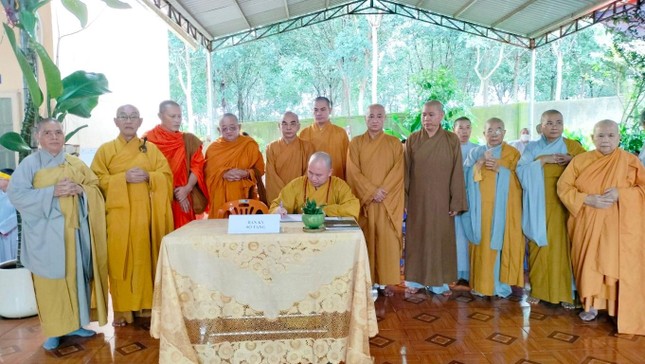 Thượng tọa Thích Đức Thiện Ký ghi sổ tang chia buồn cùng môn đồ pháp quyến