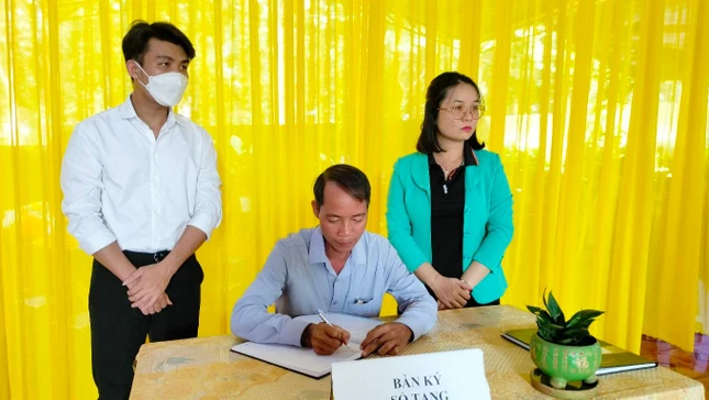 Ký sổ tang lưu niệm