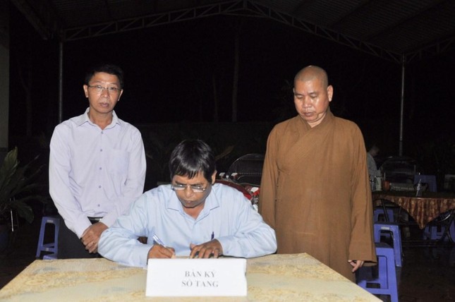 Phái đoàn Ban Dân vận Tỉnh ủy và Ủy ban MTTQVN tỉnh viếng tang