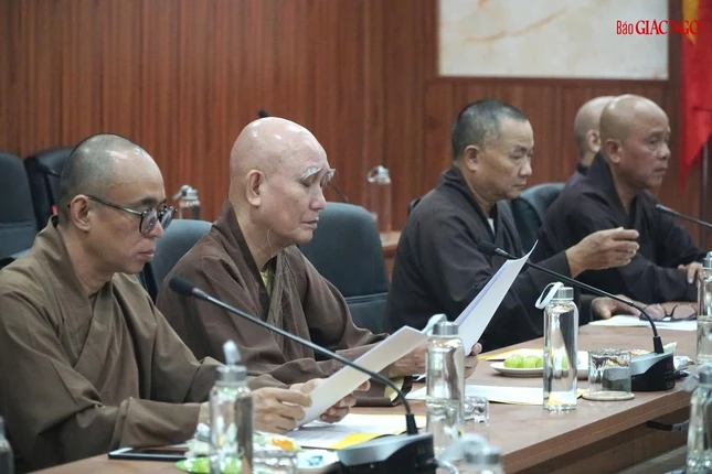 Chư tôn đức thành viên tham dự Chư tôn đức thành viên tham dự