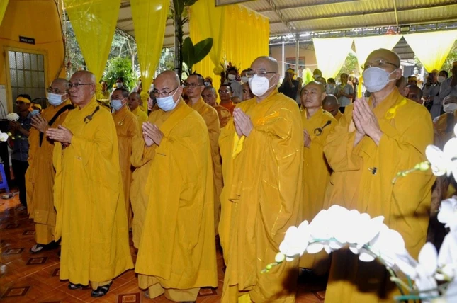 Chư tôn giáo phẩm nhất tâm cầu nguyện lễ phụng tống kim quan