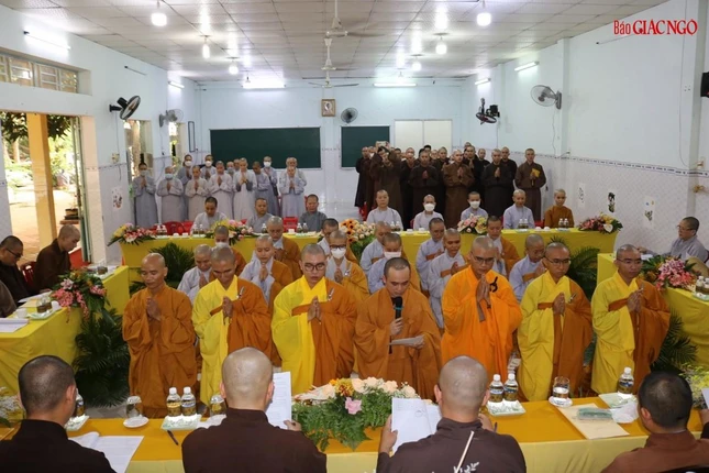 Đại diện Tăng, Ni sinh dâng lời tác bạch