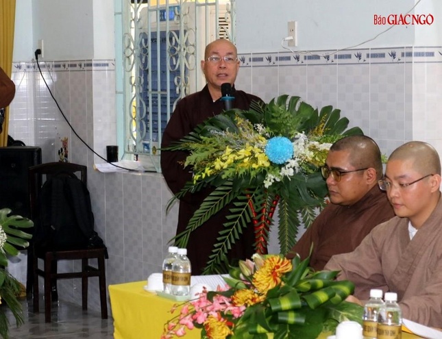 Thượng tọa Thích Đạt Đức phát biểu khai mạc