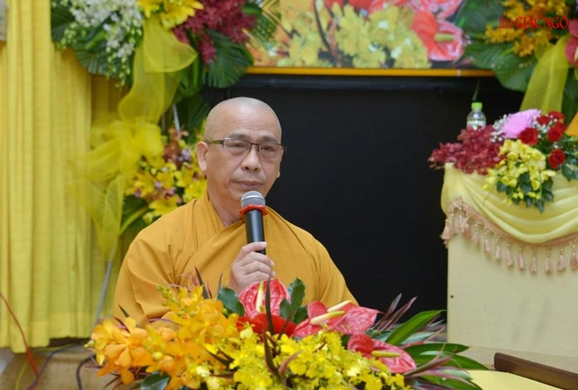 Thượng tọa Thích Tâm Chơn tình bày báo cáo tổng kết và phương hướng nhiệm kỳ mới Thượng tọa Thích Tâm Chơn tình bày báo cáo tổng kết và phương hướng nhiệm kỳ mới