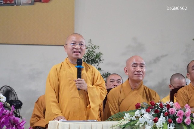 Thượng tọa Thích Nhật Từ ban huấn từ