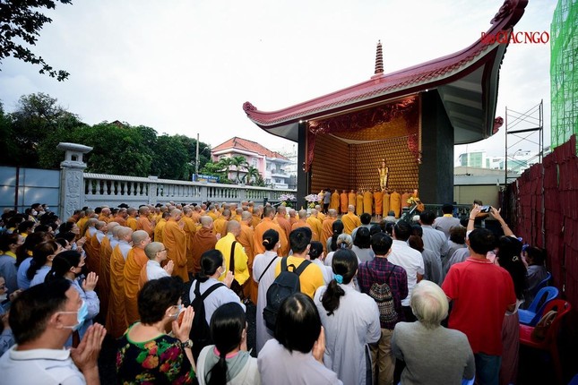 Đài Quan Âm vừa được kiến tạo để tôn thờ Thánh tượng Đức Bồ-tát Quán Thế Âm trong khuôn viên chùa Phổ Quang Đài Quan Âm vừa được kiến tạo để tôn thờ Thánh tượng Đức Bồ-tát Quán Thế Âm trong khuôn viên chùa Phổ Quang