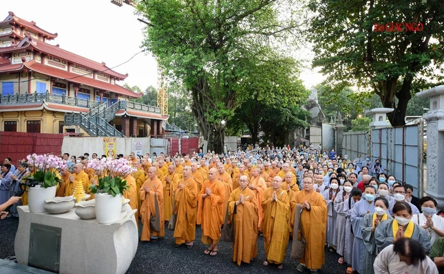 Chư tôn đức Ban Trị sự GHPGVN TP.Thủ Đức, các quận huyện và Phật tử các đạo tràng tham dự Chư tôn đức Ban Trị sự GHPGVN TP.Thủ Đức, các quận huyện và Phật tử các đạo tràng tham dự