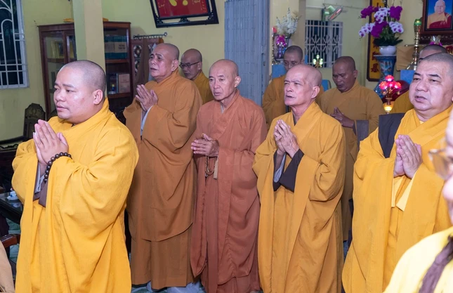 Chư Tăng các tự viện nhất tâm hộ niệm Chư Tăng các tự viện nhất tâm hộ niệm