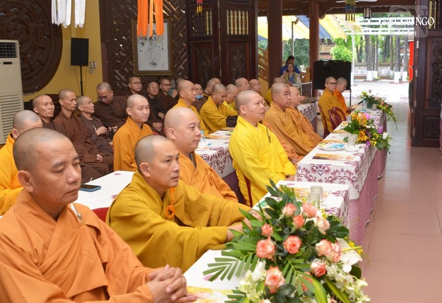 Chư tôn đức tham dự hội nghị tổng kết