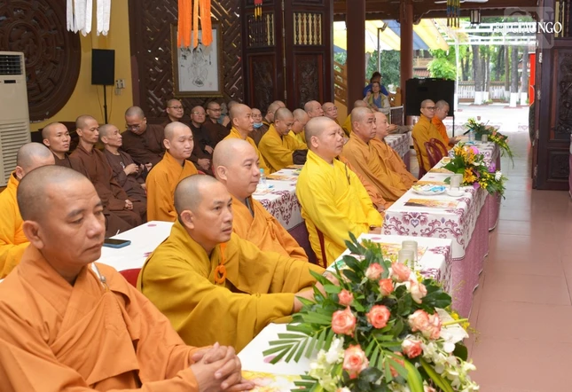 Chư tôn đức tham dự hội nghị tổng kết