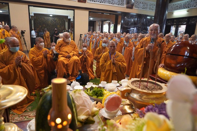 Hòa thượng Thích Nhật Quang dâng lời tác bạch